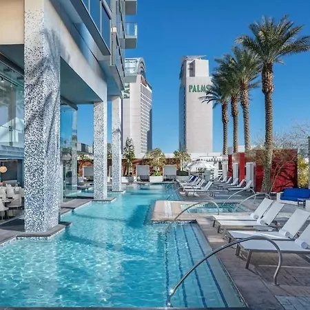 Studio With Stunning Views Balcony Access 23303